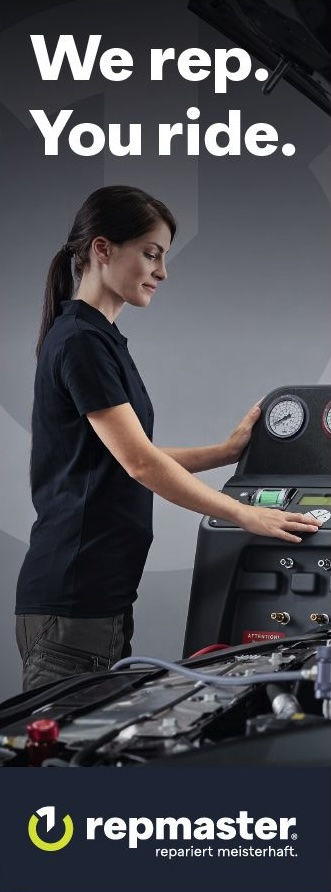 Flagge Repmaster Mitarbeiterin an Klimagerät